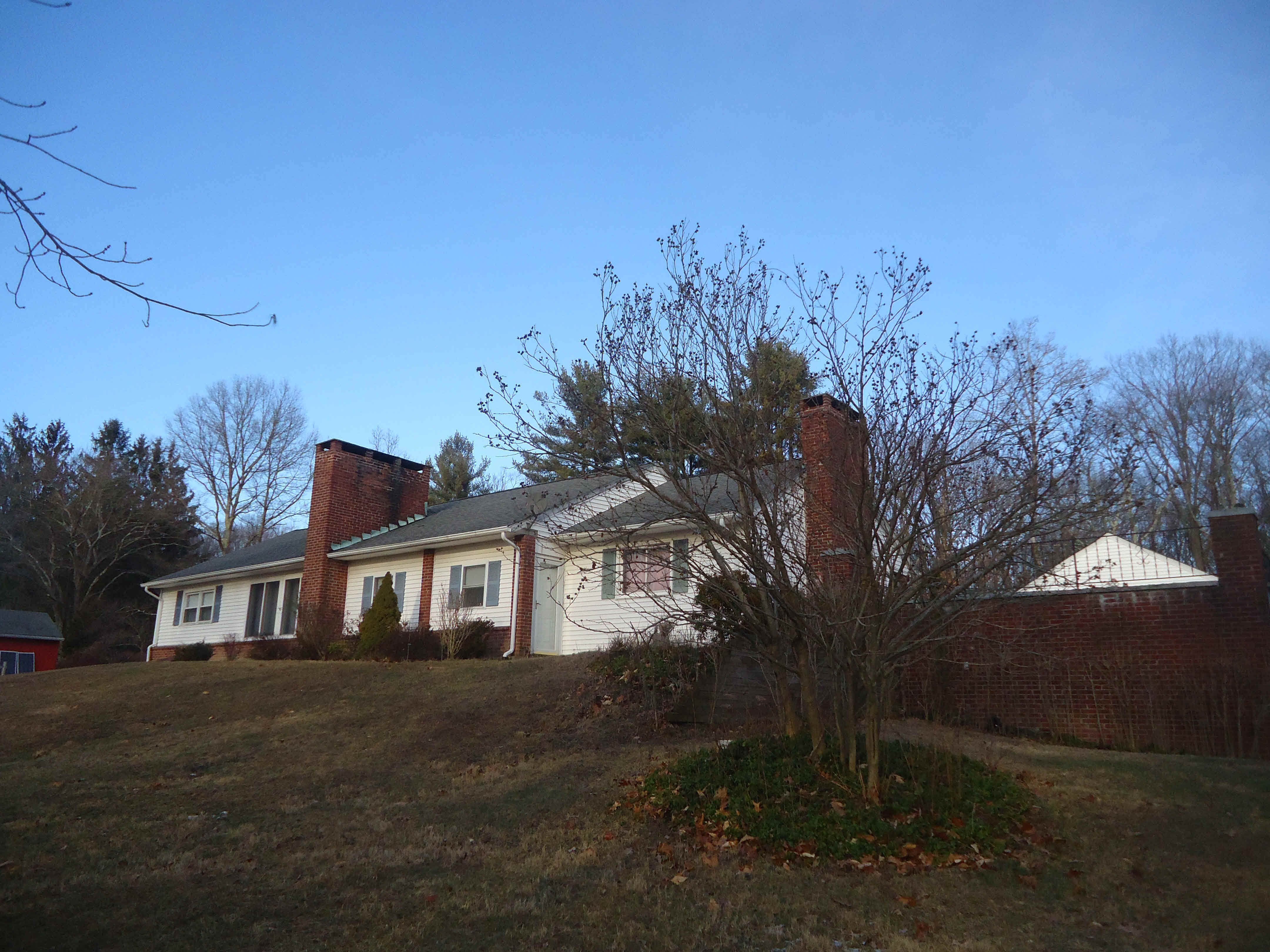 Building photograph for 19 REUBEN LN